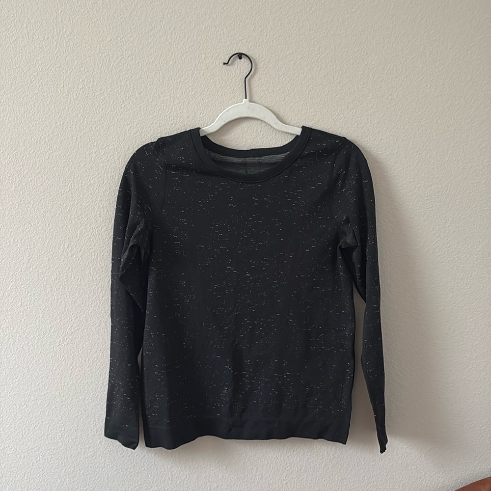 Lululemon black and white speckle running tee